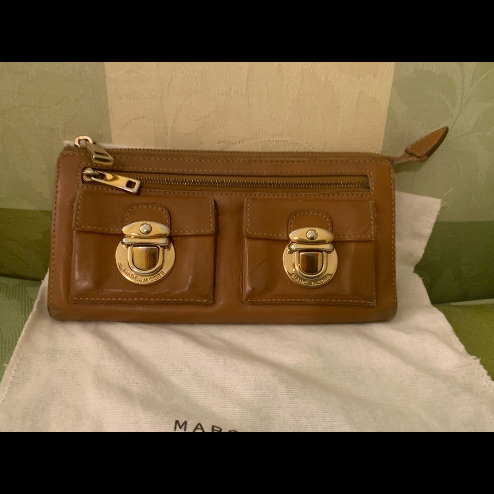 Marc Jacobs iconic wallet camel colored/ gold hardware and lots of compartments